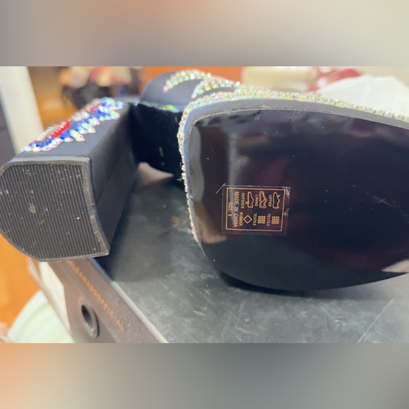 Azalea Wang - Picture 10 of 10